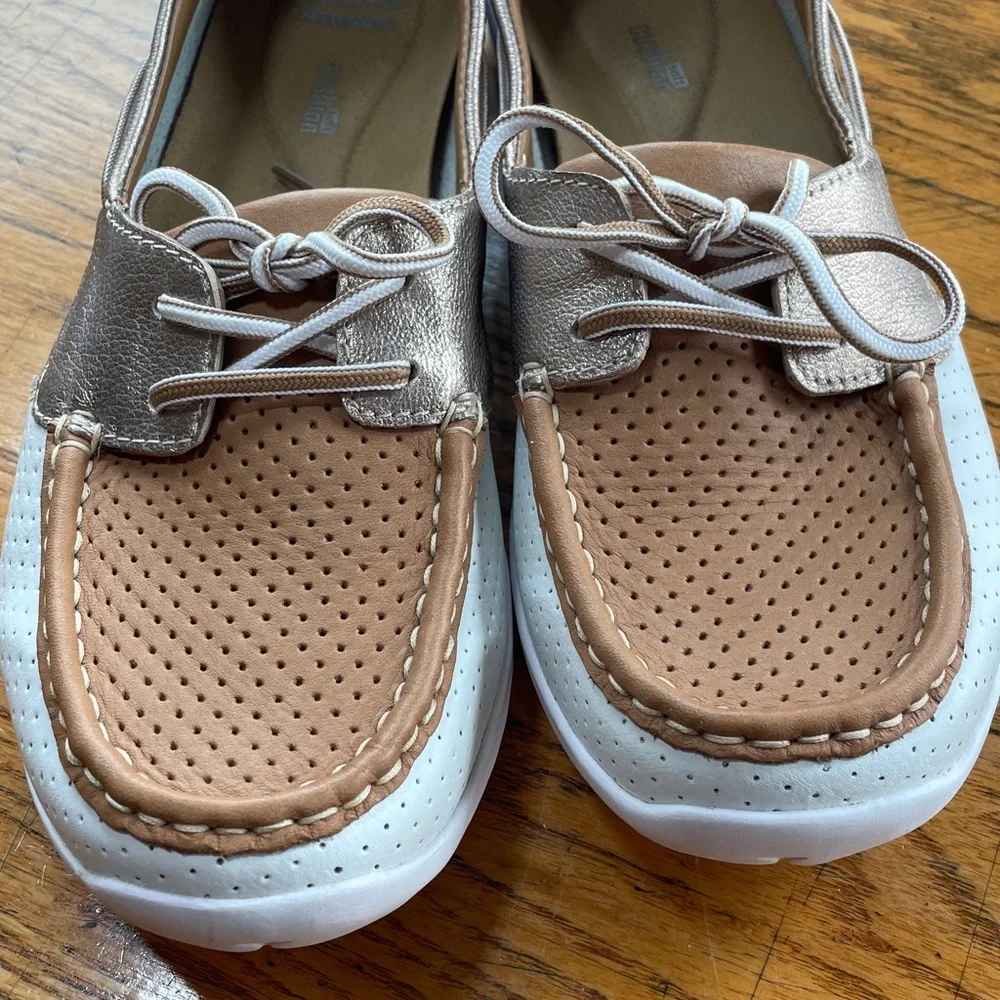 CLARKS ARBOR OPAL LEATHER BOAT SHOE
SIZE 9.5 - Picture 3 of 12